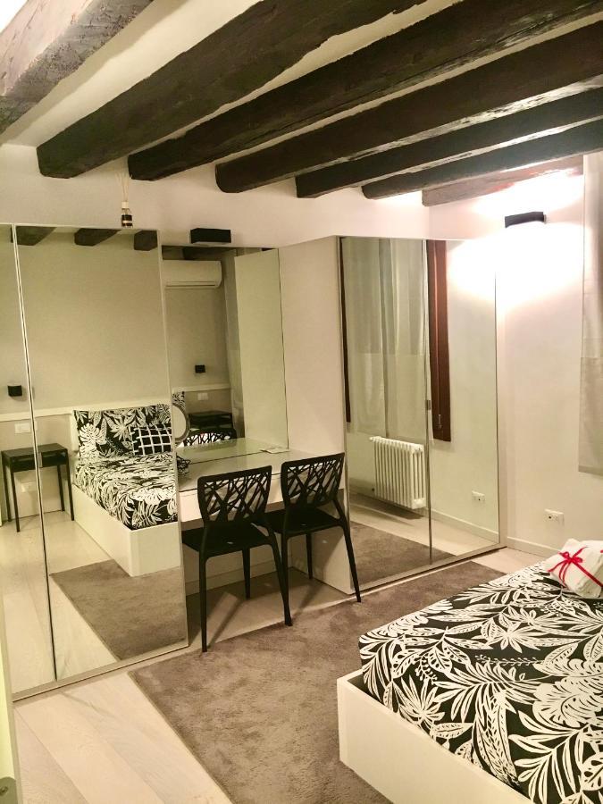 Venice Mirrors Екстер'єр фото